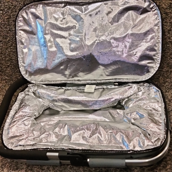 La Z Boy Insulated Collapsible Picnic Basket - Promo Item - La-Z-Boy - Picture 6 of 6